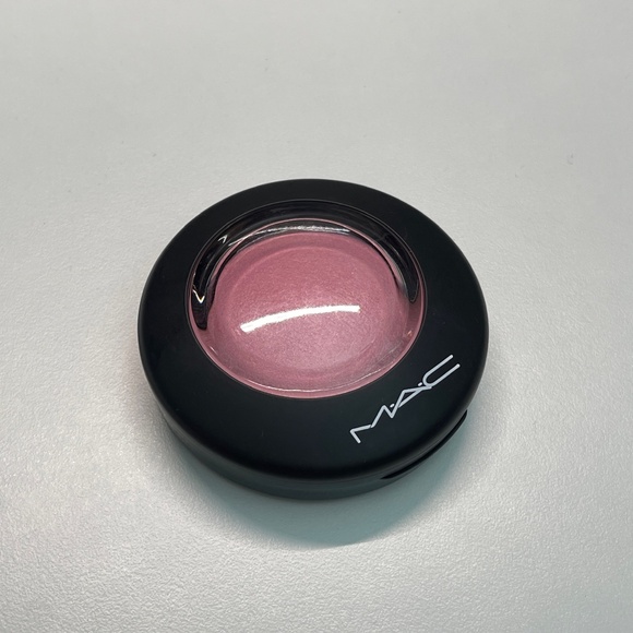 like new Mac Cosmetics Mineralize Blush in DAINTY full size- 0.10 Oz RARE - Picture 4 of 5